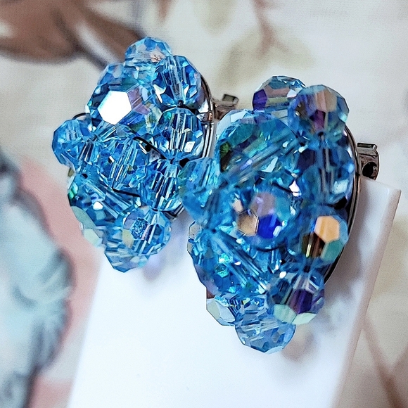 Vintage Aurora Borealis Blue Oval Crystal Clip On Earrings Wired On Unsigned - Picture 2 of 6
